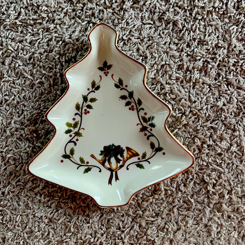 Mikasa Holiday dish